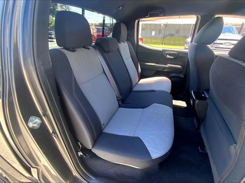 Used 2020 Toyota Tacoma TRD Sport AWD/4WD image 31