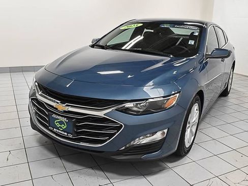 Certified 2025 Chevrolet Malibu LT FWD image 1