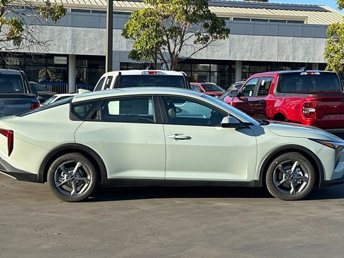 New 2026 Kia K4 LXS image 3