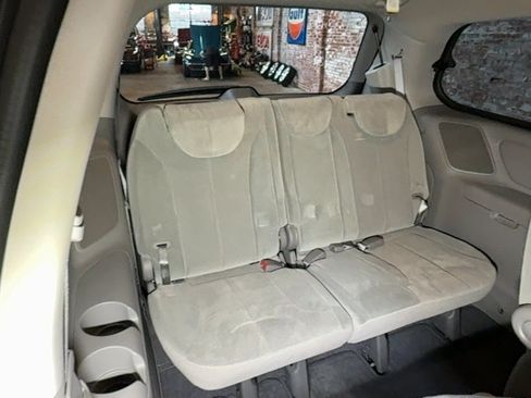 Used 2012 Kia Sedona EX FWD image 98