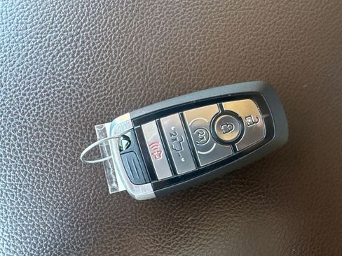 Used 2019 Ford F150 Lariat w/ Equipment Group 502A Luxury AWD/4WD image 30