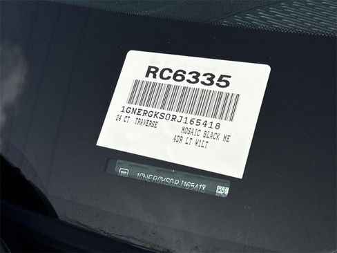 Used 2024 Chevrolet Traverse LT image 29