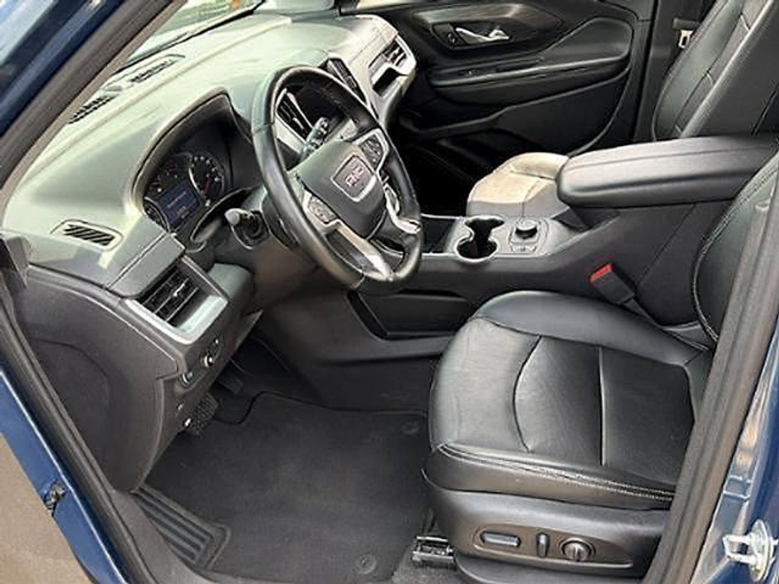 Used 2024 GMC Terrain SLT AWD/4WD image 12
