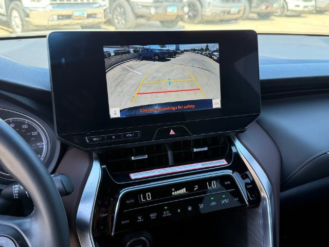 Used 2023 Toyota Venza XLE AWD/4WD image 18