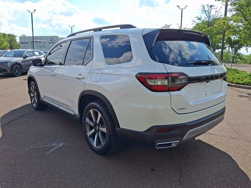 Used 2023 Honda Pilot Touring image 4