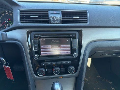Used 2014 Volkswagen Passat 1.8T SE image 13