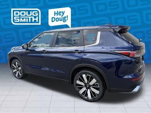 New 2026 Mitsubishi Outlander SE AWD/4WD image 2