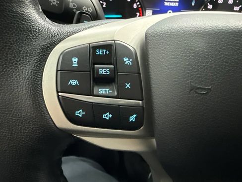 Used 2021 Ford Explorer XLT w/ Equipment Group 202A AWD/4WD image 19
