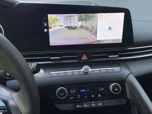 Used 2024 Hyundai Elantra SEL FWD image 17