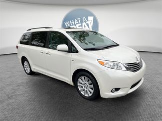 Used 2017 Toyota Sienna XLE Premium video 1