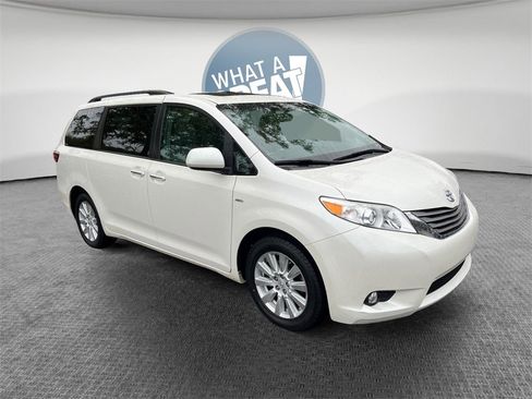 Used 2017 Toyota Sienna XLE Premium image 1