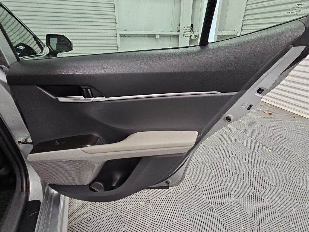 Used 2021 Toyota Camry SE FWD image 35