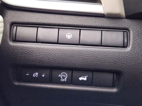 Used 2025 Nissan Rogue SV image 27