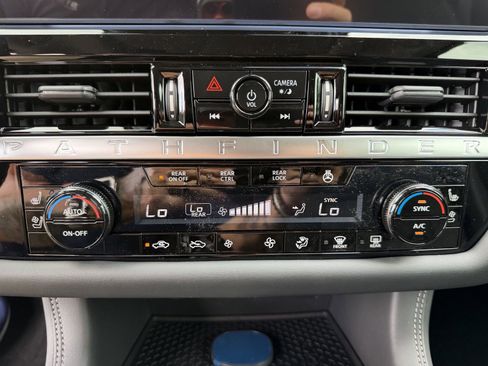 New 2026 Nissan Pathfinder Platinum w/ Accent Package FWD image 9