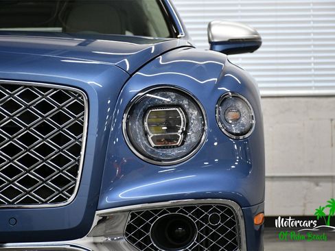 Used 2023 Bentley Flying Spur W12 image 16