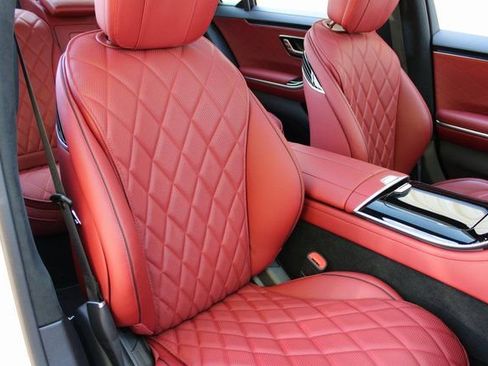 Used 2025 Mercedes-Benz S 580 4MATIC Sedan w/ AMG Line Package image 15