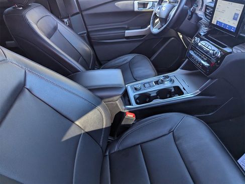Certified 2023 Ford Explorer Limited image 12