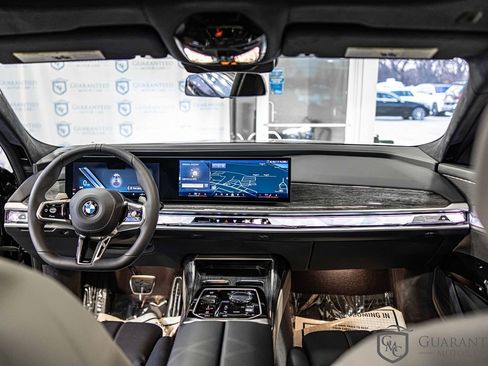 Used 2025 BMW 760i xDrive w/ Executive Package image 36