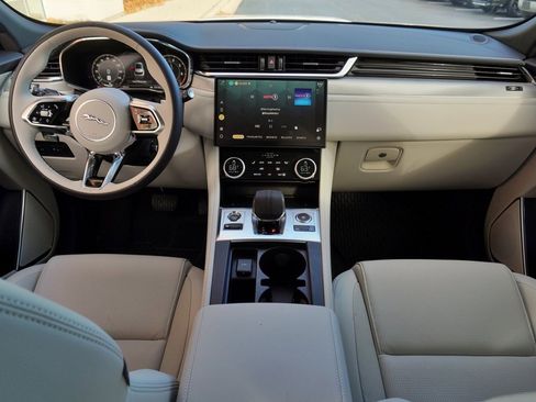 Used 2025 Jaguar F-PACE R-Dynamic S image 9