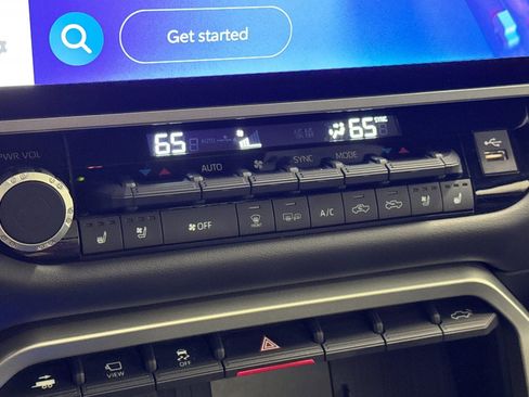 Used 2025 Toyota Tundra Platinum image 18