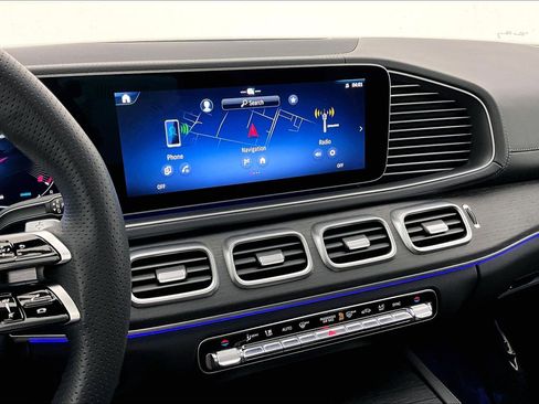 Used 2026 Mercedes-Benz GLS 450 4MATIC image 5