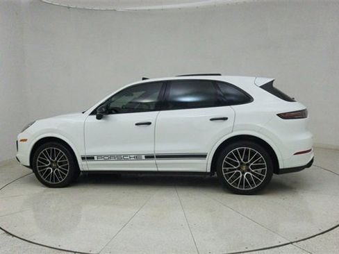 Used 2021 Porsche Cayenne Base image 66