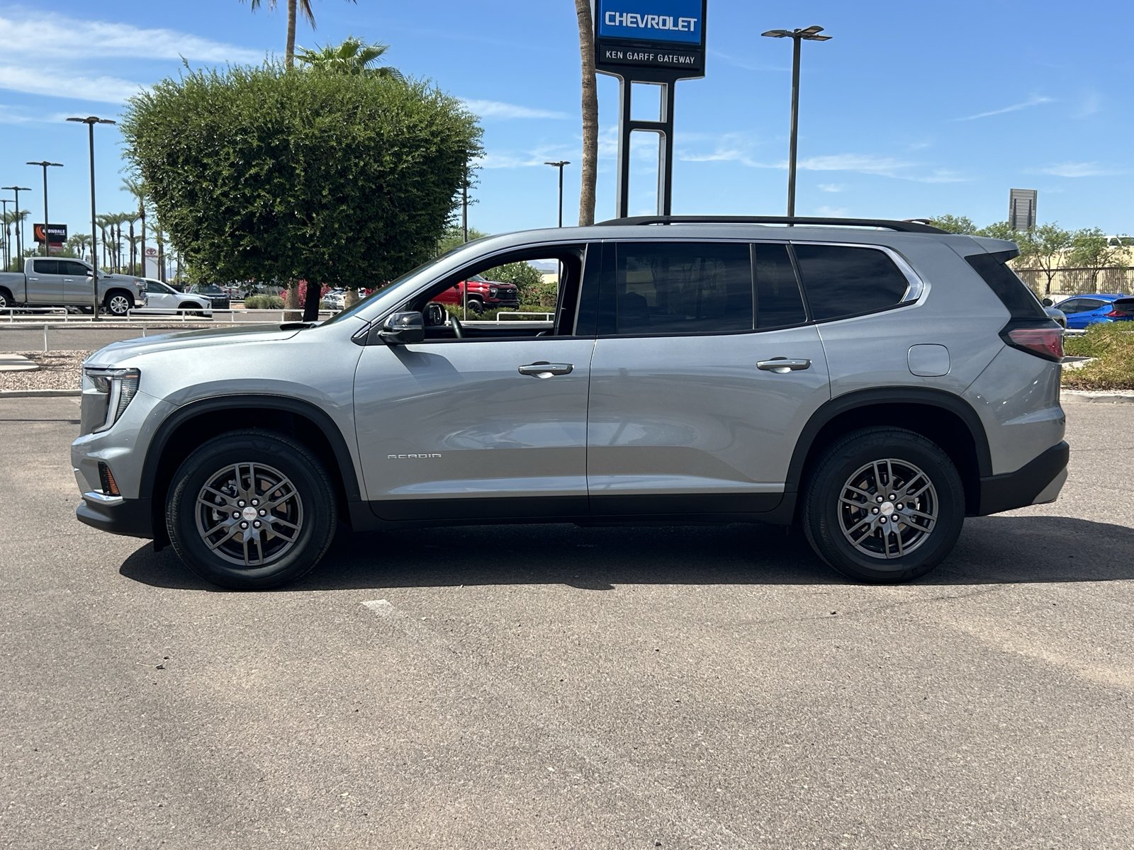 Certified 2026 GMC Acadia Elevation FWD image 2