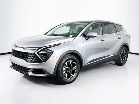 Used 2025 Kia Sportage LX image 3