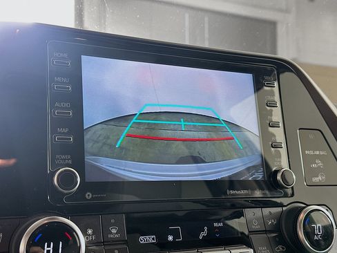 Used 2022 Toyota Highlander XLE image 22