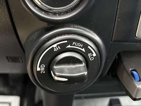 Used 2018 Nissan Titan S w/ S Utility Package image 18