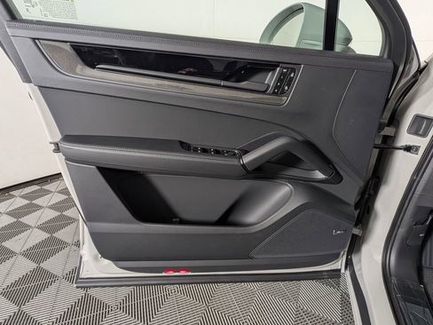 New 2026 Porsche Cayenne GTS image 23