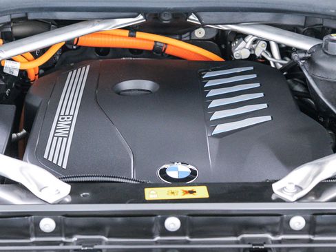 Certified 2022 BMW X5 xDrive45e w/ Parking Assistance Package image 30