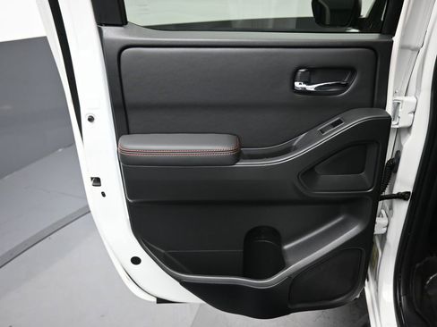 Used 2022 Nissan Frontier PRO-4X w/ Off-Road Protection Package image 30