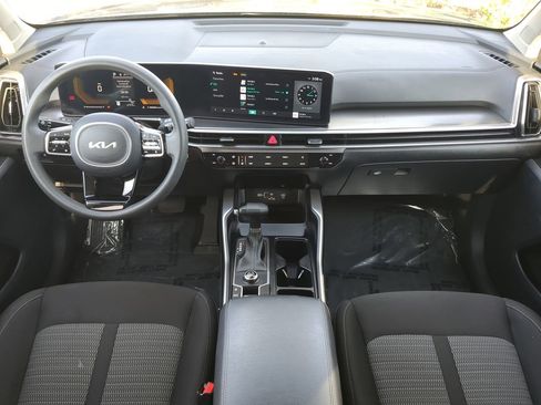 Used 2024 Kia Sorento LX image 15