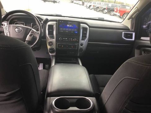 Used 2019 Nissan Titan SV w/ SV Convenience Package AWD/4WD image 13