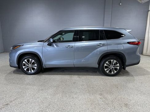 Certified 2021 Toyota Highlander XLE AWD/4WD image 6