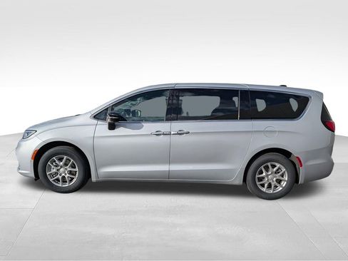 New 2026 Chrysler Pacifica Select FWD image 3
