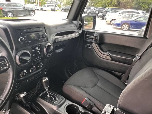 Used 2017 Jeep Wrangler Unlimited Sport w/ Quick Order Package 24S AWD/4WD image 14