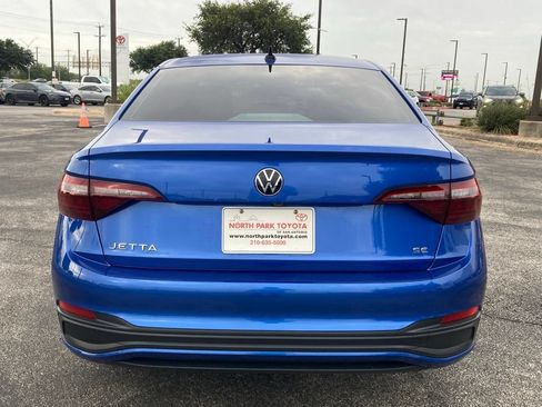 Used 2023 Volkswagen Jetta SE FWD image 6
