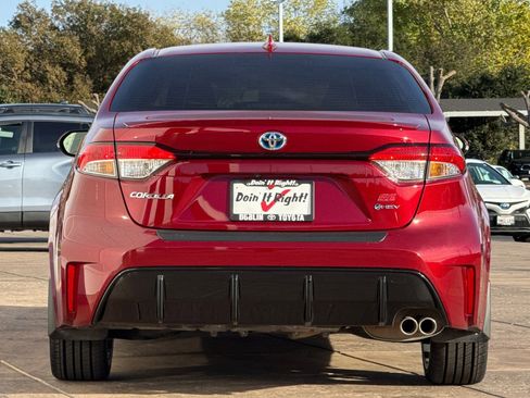 Certified 2025 Toyota Corolla SE image 6