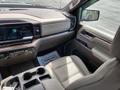 Used 2024 Chevrolet Silverado 1500 LT AWD/4WD image 16