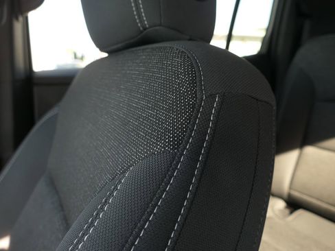 Used 2025 Chevrolet Traverse LT image 13