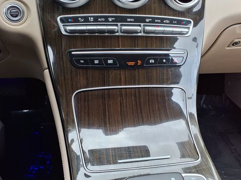 Used 2020 Mercedes-Benz GLC 300 image 28