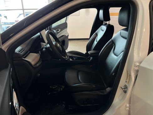 Used 2025 Jeep Compass Limited image 27