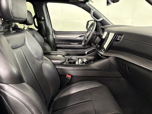 Used 2024 Jeep Wagoneer L Series II w/ Flexible Seating Group RWD image 14