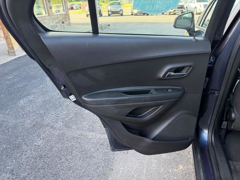 Used 2018 Chevrolet Trax LS AWD/4WD image 16