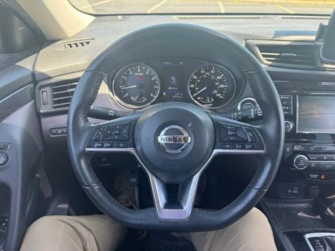 Used 2020 Nissan Rogue SV AWD/4WD image 17