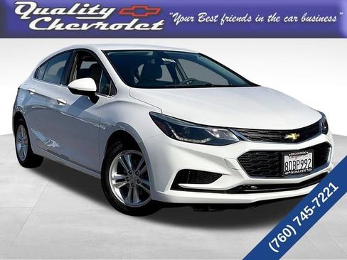 Used 2018 Chevrolet Cruze LT FWD image 1