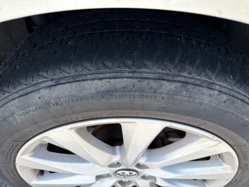 Used 2018 Toyota Camry LE image 4