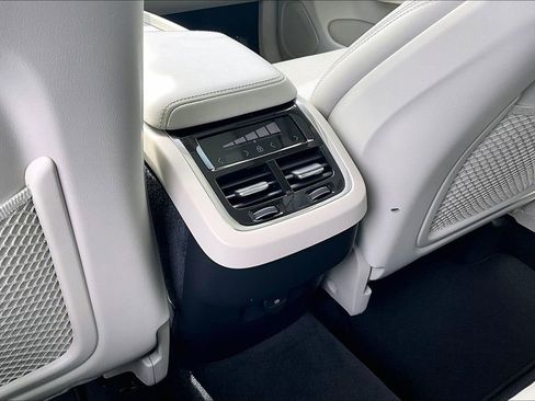 Used 2024 Volvo XC60 B5 Ultimate image 29